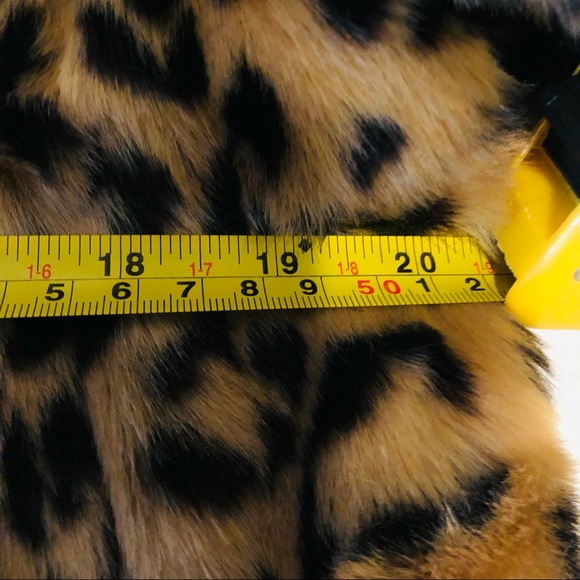 FOREVER 21 FAUX FUR 3/4 Sleeve Cheetah Coat. SIZE(S) - Picture 15 of 17